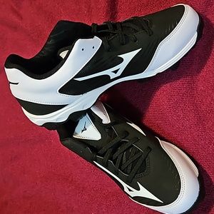 New Mizuno Softball 9 Spike Adv. Finch Franchise 7 Women's 10.5